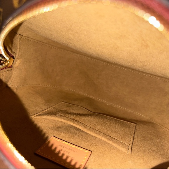 Authentic Louis Vuitton Boite Chapeau Souple MM Monogram Canvas LV Crossbody Bag - Picture 8 of 9